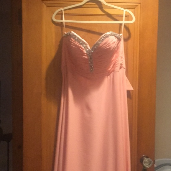 Never worn peach/pink bridesmaid dress - Picture 4 of 5